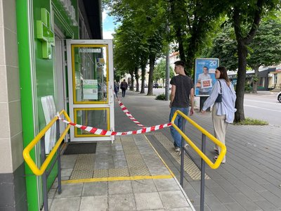 У Житомирі повідомили про підозру чоловікові, який поранив працівника аптеки У Житомирі повідомили про підозру чоловікові, який поранив працівника аптеки