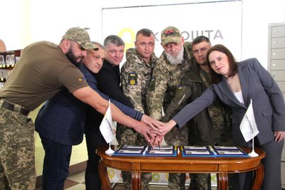 У Вінниці погасили благодійну поштову марку "Сіль землі", присвячену українським піхотинцям У Вінниці погасили благодійну поштову марку "Сіль землі", присвячену українським піхотинцям