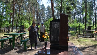 "Я не люблю число «26»": розповідь батька з Чернігівщини, який через війну втратив двох синів "Я не люблю число «26»": розповідь батька з Чернігівщини, який через війну втратив двох синів