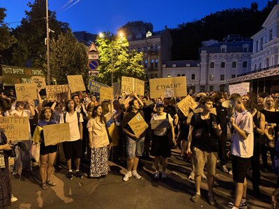 У Києві п’ятий день протестів, які тривають після ухвалення закону №12414 У Києві п’ятий день протестів, які тривають після ухвалення закону №12414