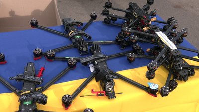 У Рівному волонтери передали дрони та автомобілі У Рівному волонтери передали дрони та автомобілі