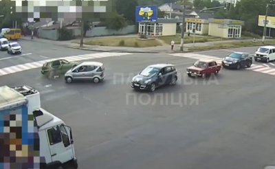 ДТП у Житомирі: легковик на швидкості в'їхав в авто, є потерпілі ДТП у Житомирі: легковик на швидкості в'їхав в авто, є потерпілі