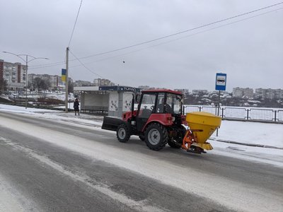 Розчищають дороги та тротуари: на Черкащині долають наслідки хуртовини Розчищають дороги та тротуари: на Черкащині долають наслідки хуртовини
