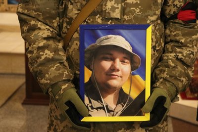 У Полтаві попрощалися із 21-річним воїном Данилом Гришановим У Полтаві попрощалися із 21-річним воїном Данилом Гришановим