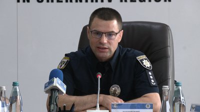 Переніс сім операцій та має II групу інвалідності: історія чернігівського поліцейського на милицях Переніс сім операцій та має II групу інвалідності: історія чернігівського поліцейського на милицях