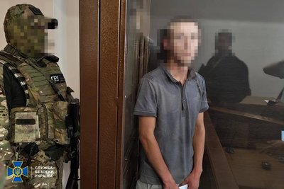 В Одесі затримали підозрюваних у підпалі 15 машин військових В Одесі затримали підозрюваних у підпалі 15 машин військових