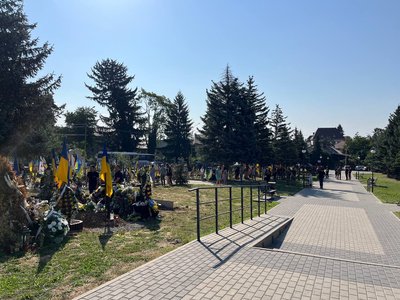 В Ужгороді вшанували пам'ять полеглих захисників України В Ужгороді вшанували пам'ять полеглих захисників України
