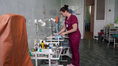 «Вдома небо синіше»: медична сестра херсонської лікарні про життя в Херсоні та Незалежність «Вдома небо синіше»: медична сестра херсонської лікарні про життя в Херсоні та Незалежність