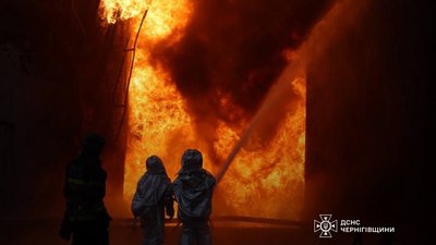 Влучили в енергообʼєкт, підприємства, пошкоджені будинки, адмінприміщення: РФ атакувала Чернігів, Ніжин та Семенівщину Влучили в енергообʼєкт, підприємства, пошкоджені будинки, адмінприміщення: РФ атакувала Чернігів, Ніжин та Семенівщину