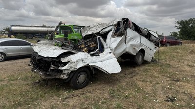 На Миколаївщині сталася ДТП: 12 людей загинули, 6 зазнали травм На Миколаївщині сталася ДТП: 12 людей загинули, 6 зазнали травм