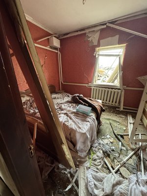 “Ми всі залишились бомжами”. Російська армія вдарила безпілотником по будинках у Стецьківці на Сумщині “Ми всі залишились бомжами”. Російська армія вдарила безпілотником по будинках у Стецьківці на Сумщині