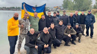 Вибухотехніки Полтавщини після міжнародного курсу навчилися шукати вибухівку під водою за допомогою дрона Вибухотехніки Полтавщини після міжнародного курсу навчилися шукати вибухівку під водою за допомогою дрона