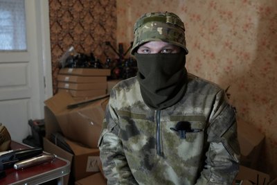 Після бойових виходів стриже побратимів. Історія барбера, який став пілотом ударних систем 128-ї бригади ТРО "Дике поле" Після бойових виходів стриже побратимів. Історія барбера, який став пілотом ударних систем 128-ї бригади ТРО "Дике поле"