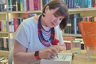 "Жити зараз": Наталка Діденко презентувала в Одесі книжку про місто, людей і пам’ять "Жити зараз": Наталка Діденко презентувала в Одесі книжку про місто, людей і пам’ять