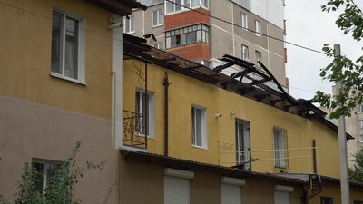 «Квартири заливає дощем»: у Кропивницькому вигорілий понад два місяці тому будинок залишається без даху «Квартири заливає дощем»: у Кропивницькому вигорілий понад два місяці тому будинок залишається без даху
