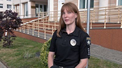 Побратими загиблого бійця зустріли під час виписки в Луцьку його дружину й новонародженого сина Побратими загиблого бійця зустріли під час виписки в Луцьку його дружину й новонародженого сина