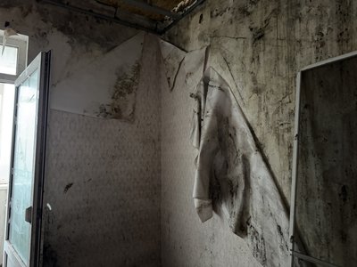 “Тут тріщини товщиною в палець”: мешканці пошкодженого вибухом будинку в Сумах просять нові оселі “Тут тріщини товщиною в палець”: мешканці пошкодженого вибухом будинку в Сумах просять нові оселі