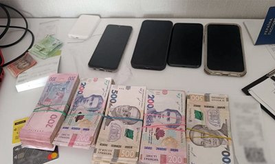 Під час затримання у підозрюваного вилучили мобільні телефони й сім-карти