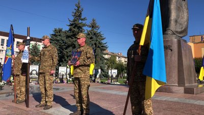 Із нацгвардійцем Михайлом Карюковим попрощались у Рівному Із нацгвардійцем Михайлом Карюковим попрощались у Рівному