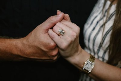 Чому ми любимо вінтаж? Каблучка Тейлор Свіфт, натхненна вінтажем