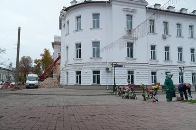 У Сумах демонтують частину пошкодженого ракетною атакою корпусу СумДУ