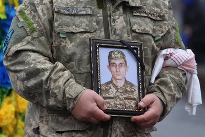 Не повернувся із бою: на Черкащині попрощалися із полеглим захисником Не повернувся із бою: на Черкащині попрощалися із полеглим захисником