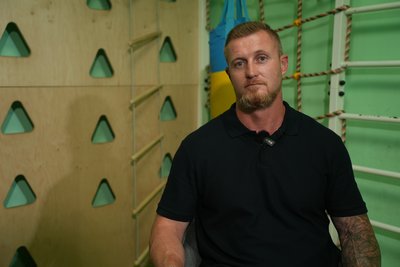 "Ми тут потрібні": керівник ГО "Сильні Бо Вільні" про роботу під обстрілами та допомогу людям на Херсонщині "Ми тут потрібні": керівник ГО "Сильні Бо Вільні" про роботу під обстрілами та допомогу людям на Херсонщині