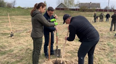 Алею із дубів Тараса Шевченка висадили у Сарнах на Рівненщині