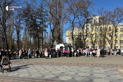 "Не я б'ю, верба б'є": як кияни відзначають Вербну неділю "Не я б'ю, верба б'є": як кияни відзначають Вербну неділю
