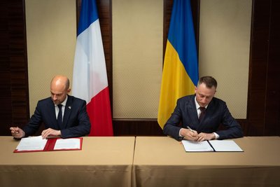 Зеленський та Свириденко зустрілися з главою МЗС Франції у Києві Зеленський та Свириденко зустрілися з главою МЗС Франції у Києві