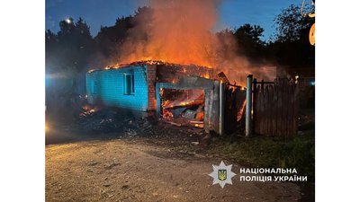 Поранення отримав чоловік з Сумщини, який розвозив пошту: армія РФ FPV-дроном атакувала Чернігівщину Поранення отримав чоловік з Сумщини, який розвозив пошту: армія РФ FPV-дроном атакувала Чернігівщину
