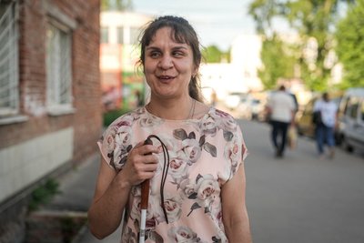 "Я не знаю, де перехід": як по Сумах пересуваються незрячі люди "Я не знаю, де перехід": як по Сумах пересуваються незрячі люди