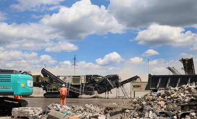 Завод з переробки будівельних матеріалів у Миколаєві, червень 2025 року Завод з переробки будівельних матеріалів у Миколаєві, червень 2025 року