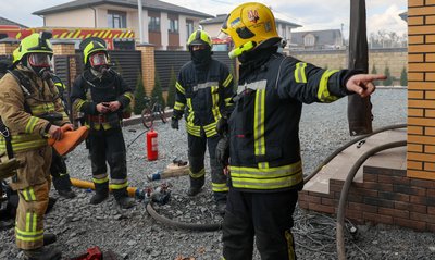 Вибух під час пожежі в гаражі в Рівному: жінка отримала опіки Вибух під час пожежі в гаражі в Рівному: жінка отримала опіки