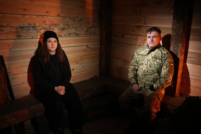 Командир взводу "Вампір-Перун" на псевдо Укроп поруч із журналісткою "Суспільне Миколаїв" Валентиною Гуровою Командир взводу "Вампір-Перун" на псевдо Укроп поруч із журналісткою "Суспільне Миколаїв" Валентиною Гуровою