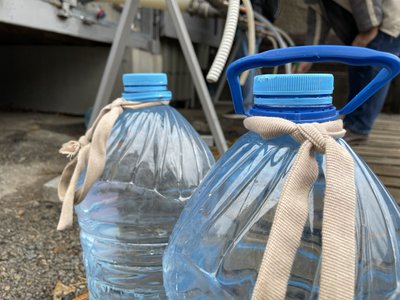 У Миколаєві виявили мікробне забруднення на точках видачі води від Червоного Хреста У Миколаєві виявили мікробне забруднення на точках видачі води від Червоного Хреста