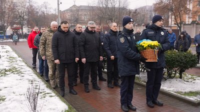 У Кропивницькому вшанували пам’ять Героїв Крут, серед яких п’ятеро – з Кіровоградщини У Кропивницькому вшанували пам’ять Героїв Крут, серед яких п’ятеро – з Кіровоградщини