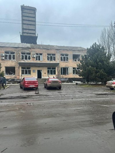 Армія РФ випустила 11 ракет С-300 по Кураховому та Мирнограду Армія РФ випустила 11 ракет С-300 по Кураховому та Мирнограду