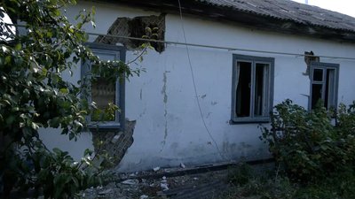«Вискочила у город, впала і чекала, коли закінчиться це пекло»: очевидці розповіли про атаку РФ по Новгороду-Сіверському «Вискочила у город, впала і чекала, коли закінчиться це пекло»: очевидці розповіли про атаку РФ по Новгороду-Сіверському