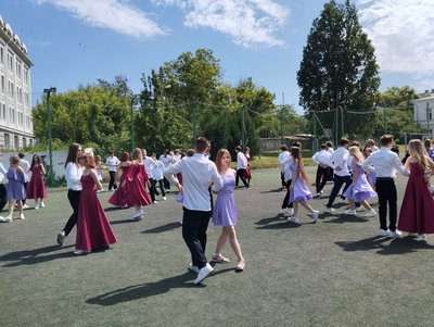 У полтавському ліцеї випускники готують останній шкільний вальс