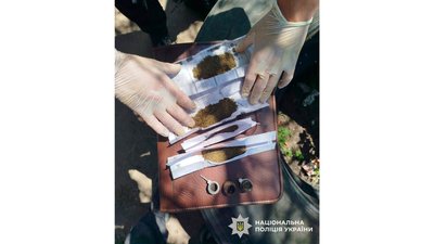 У Прилуках затримали підозрюваного у збуті наркотиків: ним виявився син міської голови Ольги Попенко У Прилуках затримали підозрюваного у збуті наркотиків: ним виявився син міської голови Ольги Попенко