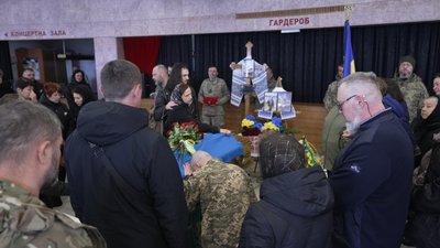 У Вінниці попрощалися з полеглим лейтенантом Андрієм Гуньком У Вінниці попрощалися з полеглим лейтенантом Андрієм Гуньком