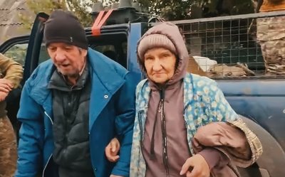 Військові евакуювали з Покровська подружжя пенсіонерів Військові евакуювали з Покровська подружжя пенсіонерів