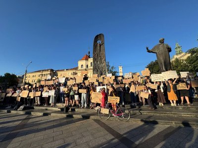 Київ, Дніпро, Одеса та інші міста протестують проти ухваленого Радою законопроєкту, що нівелює незалежність НАБУ та САП Київ, Дніпро, Одеса та інші міста протестують проти ухваленого Радою законопроєкту, що нівелює незалежність НАБУ та САП