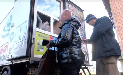Привозять ліки у села: як на Черкащині працює мобільний аптечний пункт