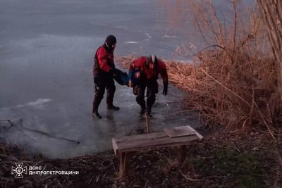 Впродовж доби через тонку кригу на водоймах на Дніпропетровщині загинули двоє дітей, ще одна потрапила до лікарні