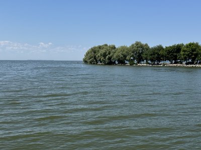 "До найближчої хати 30 метрів": на Полтавщині водосховище руйнує берег "До найближчої хати 30 метрів": на Полтавщині водосховище руйнує берег