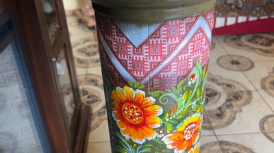"Пензлик веде мене": як майстриня з Рівненщини розмальовує гільзи елементами петриківського розпису "Пензлик веде мене": як майстриня з Рівненщини розмальовує гільзи елементами петриківського розпису