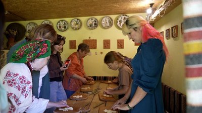 На Вінниччині для родин захисників провели екскурсію у садибі "Подільська родина"