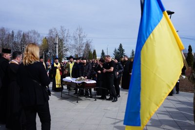Прощання з бійцем тероборони з Чернівців Юрієм Турлаєм Прощання з бійцем тероборони з Чернівців Юрієм Турлаєм